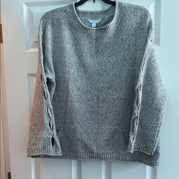 Elegant Gray Women's Sweater with Unique Knit Design - Picture 1 of 2